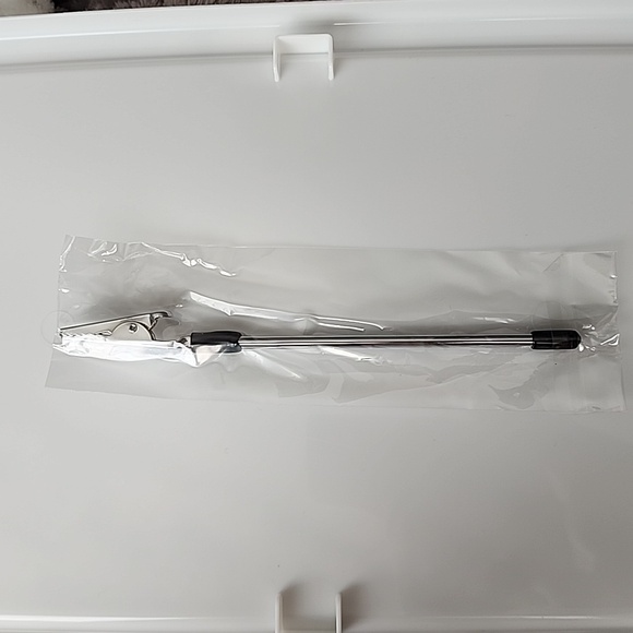 Bracelet helper Helps put a bracelet with a clasp on - Picture 3 of 3